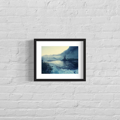 Quadro com Moldura de Madeira, Vidro Temperado e Paspatur. Papel Fotográfico Ultra HD.